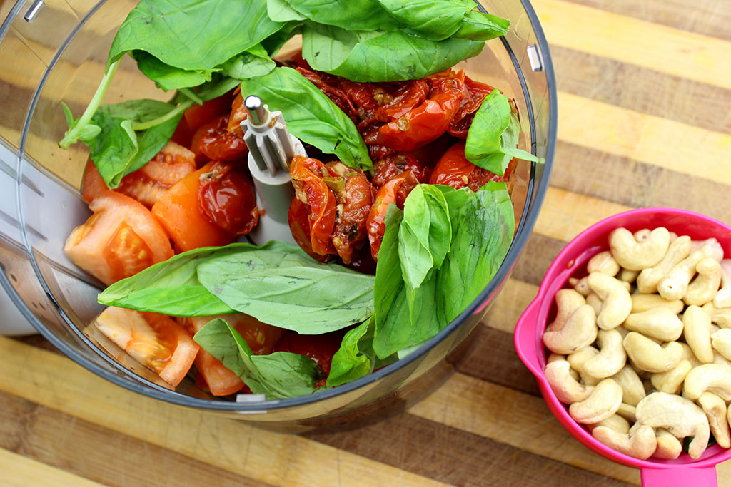 TOMATO-PESTO-COURGETTI-PESTO